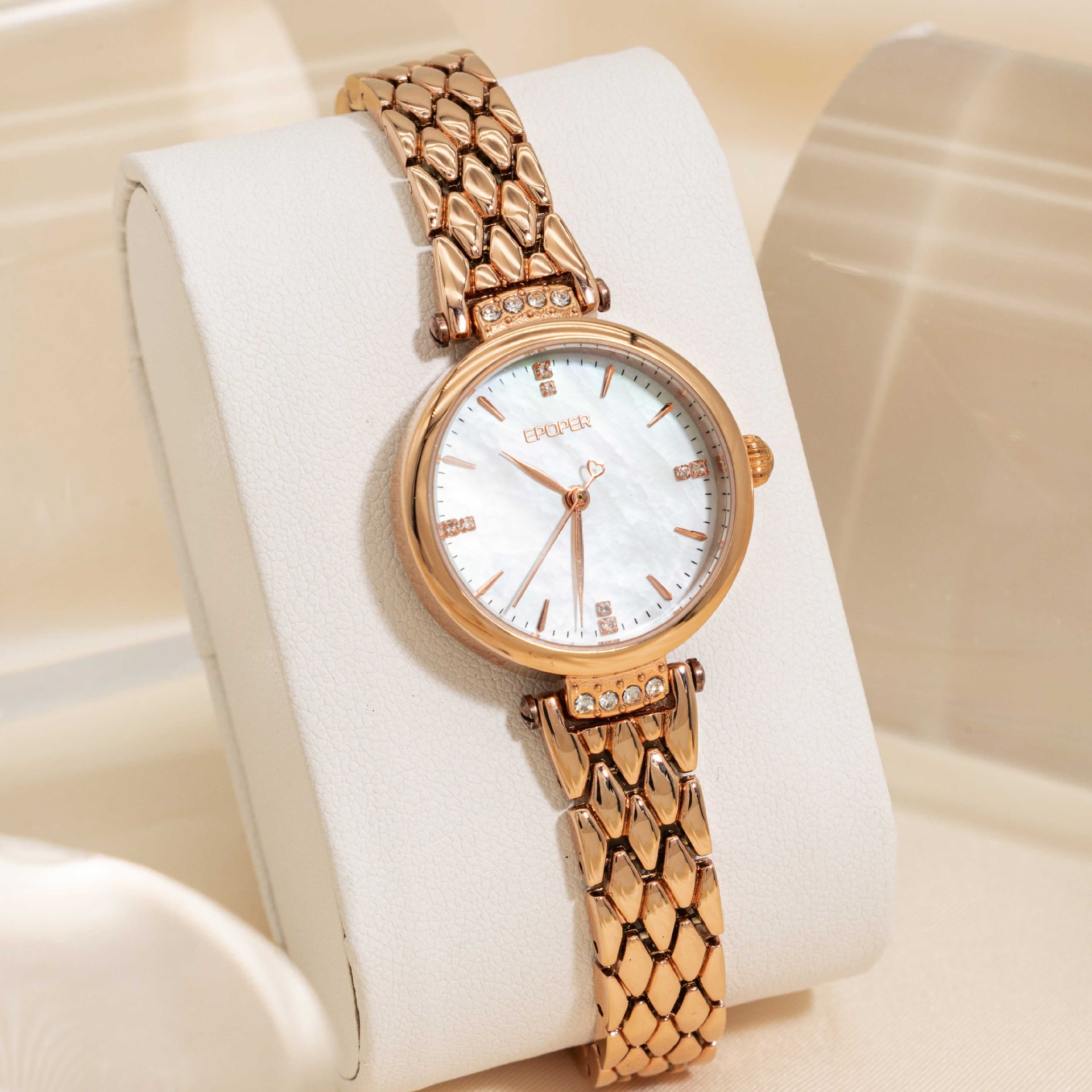 Luxury Watch Values - 新しいスタイリッシュで高級感のある腕時計、高価値なデザイン、多用途で合わせやすいステンレススチールストラップ。