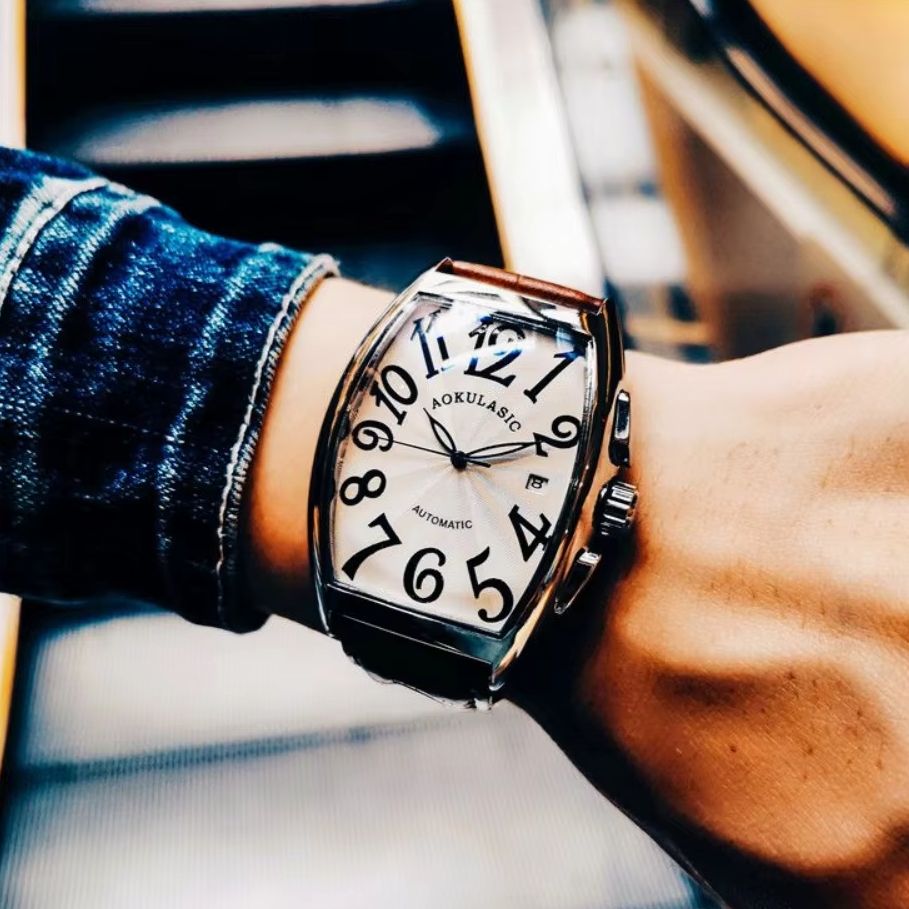 Luxury Watch Values - 新型高級メンズ機械式腕時計、樽型ケース、中空レザーストラップ、パーソナライズされた防水夜光カレンダー腕時計、正確な時刻表示を備えた全自動ムーブメント、シンプルで多用途な職場向けメンズ腕時計、高価値で人気のギフトアイテム