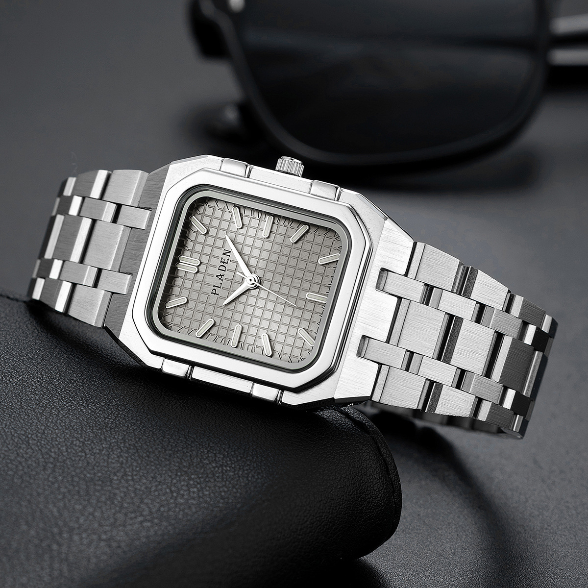 高級ブランドブルーダイヤルマン高品質クォーツ時計男性用スクエ - Luxury Watch Magazine のレビューと価格