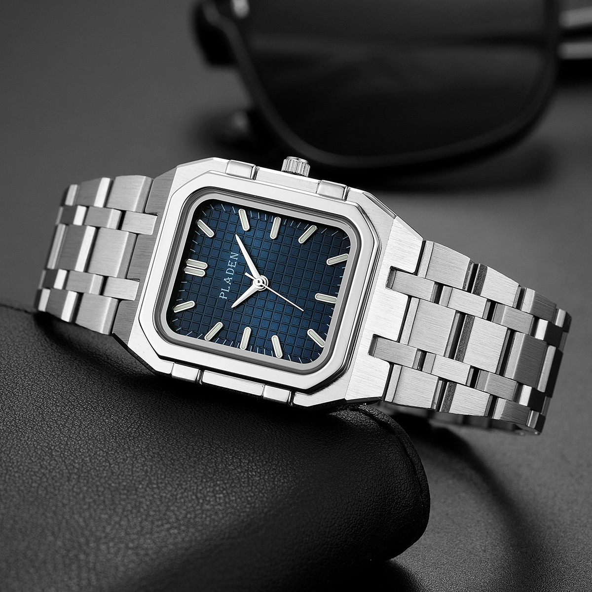 高級ブランドブルーダイヤルマン高品質クォーツ時計男性用スクエ - Luxury Watch Magazine のレビューと価格