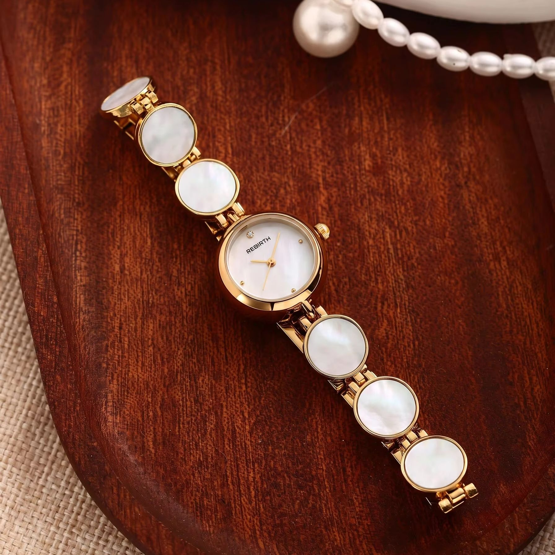 ラグジュアリースタイルの女性用クォーツ時計。丸いマザーオブパ - Quiet Luxury Watch のレビューと価格