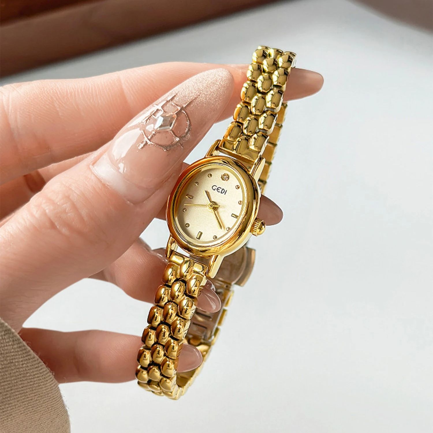 女性用オリジナル高級ブランド腕時計、レトロなゴールデンオーバ - Quiet Luxury Watch のレビューと価格