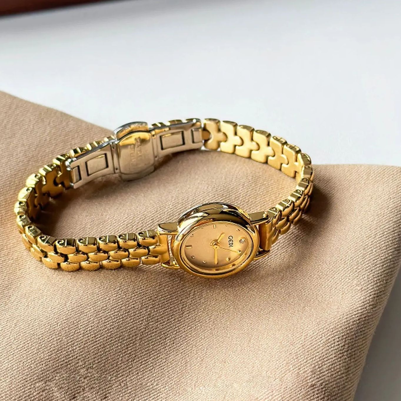 女性用オリジナル高級ブランド腕時計、レトロなゴールデンオーバ - Quiet Luxury Watch のレビューと価格