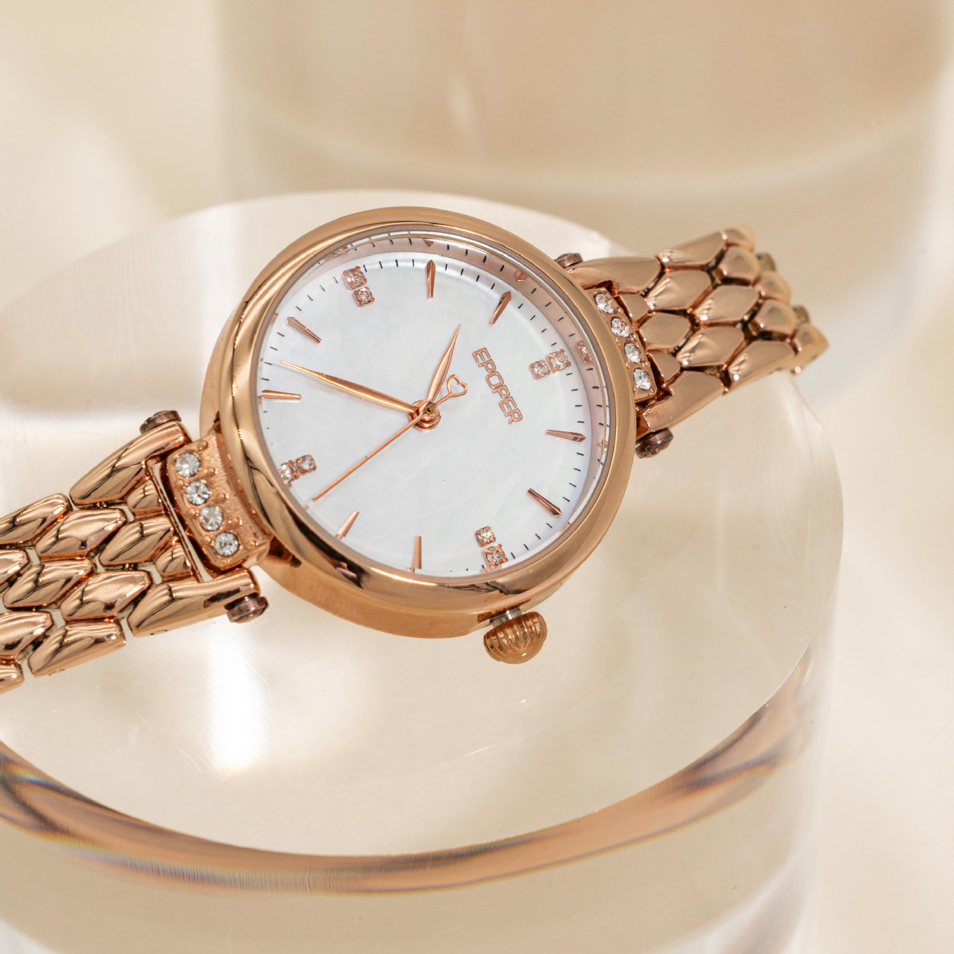 新しいスタイリッシュで高級感のある腕時計、高価値なデザイン、 - Luxury Watch Values のレビューと価格
