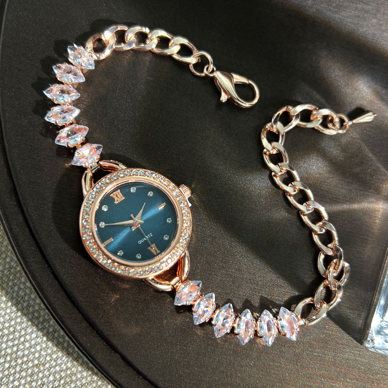 UTHAI CQ383 ファッショナブルな女性用腕時計ブレス - Luxury Watch For Women のレビューと価格