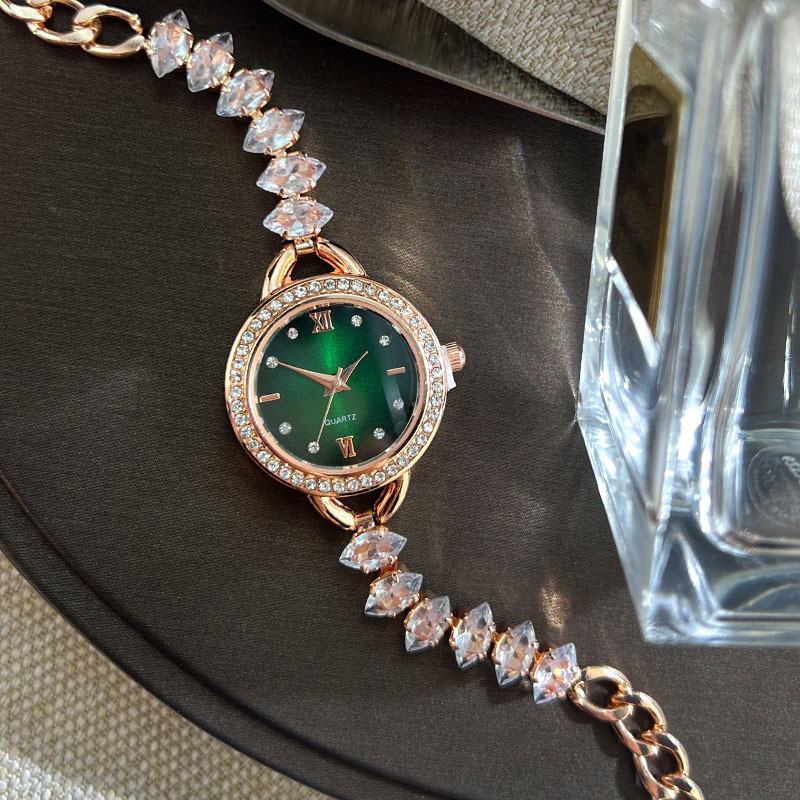 UTHAI CQ383 ファッショナブルな女性用腕時計ブレス - Luxury Watch For Women のレビューと価格