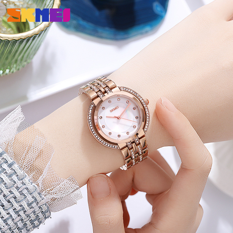レディースブレスレットクォーツ時計高級ラインストーンダイヤル - Luxury Watch For Women のレビューと価格