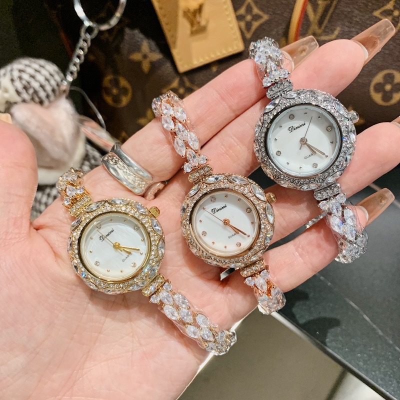 絶妙でスタイリッシュな韓国風レディースブレスレットウォッチ、 - Luxury Watch Values のレビューと価格