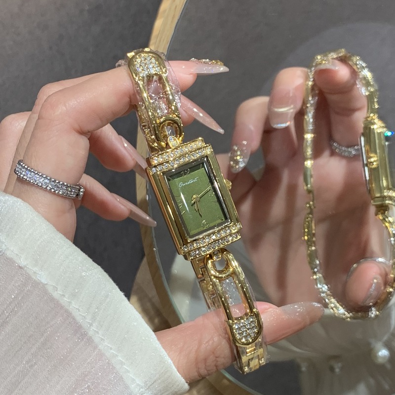 小さなピン付きオールドマネースタイルハンドニッチデザイン腕時 - Luxury Watch Values のレビューと価格