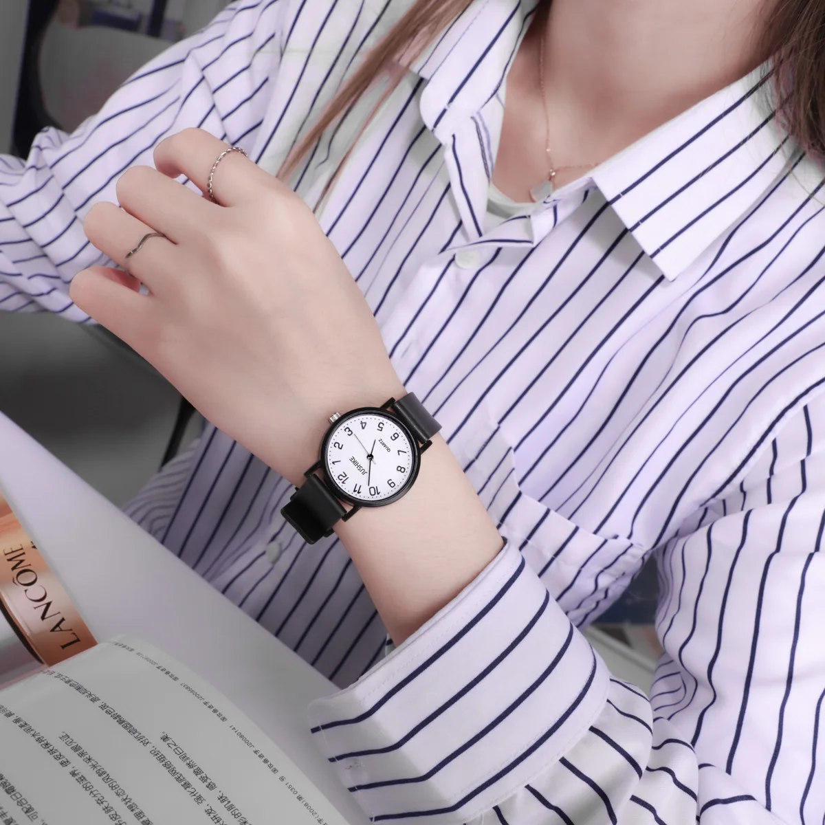 シンプルなブラックウォッチクォーツ時計女性用シリコンストラッ - Luxury Watch For Women のレビューと価格